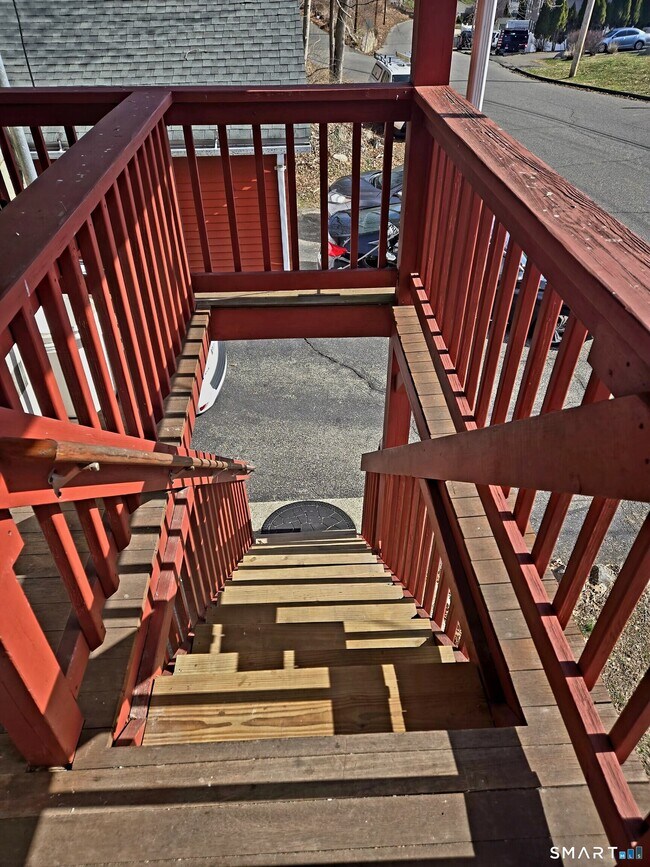 Foto del edificio - 73 Woodbridge Ave