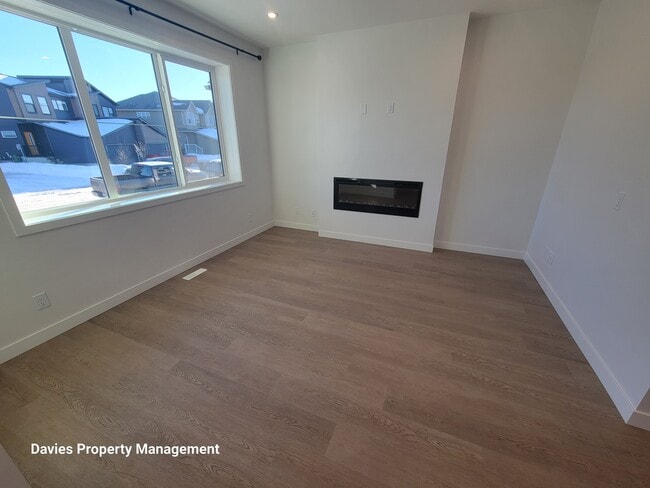 Building Photo - 2222 Muckleplum Cres SW