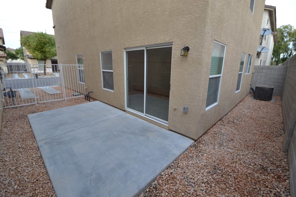 Building Photo - 1152 Golden Apple St