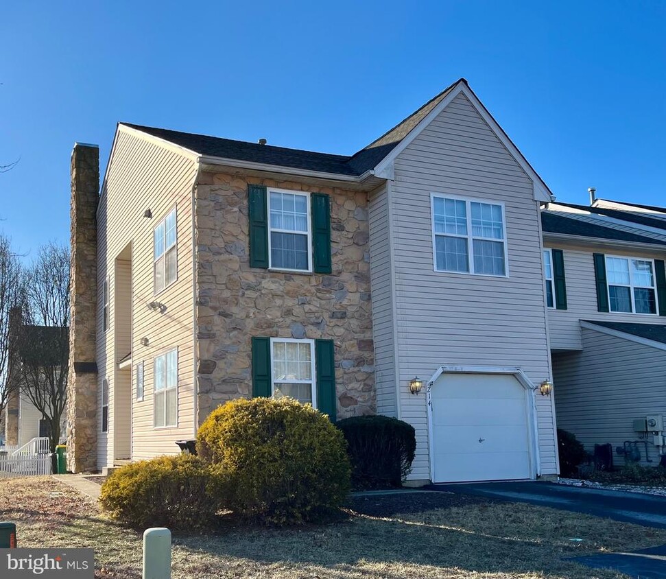 Primary Photo - 214 Beckington Ct