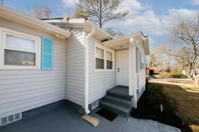 Building Photo - 2325 Jernigan Pl SE