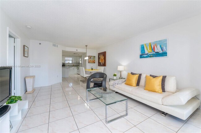 Foto del edificio - 17801 N Bay Rd