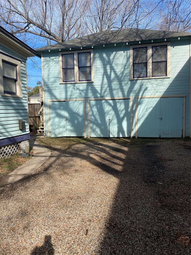 Building Photo - 939 1/2 Byrne St