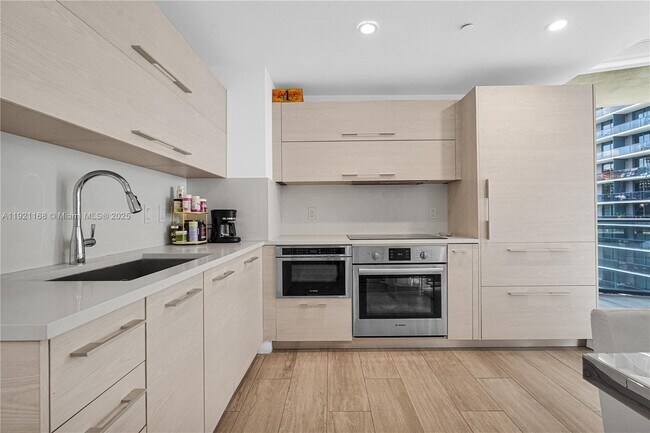 Foto del edificio - 45 SW 9th St