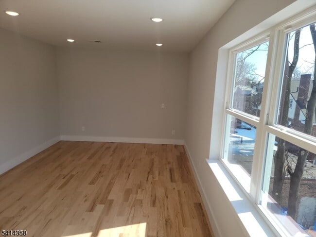 Building Photo - 116 Shephard Ave