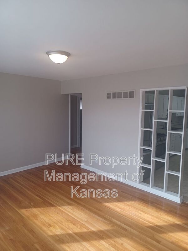 Building Photo - 2117 SW Van Buren St