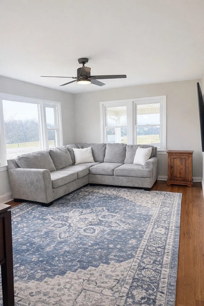 Foto del edificio - 1679 Culleoka Hwy