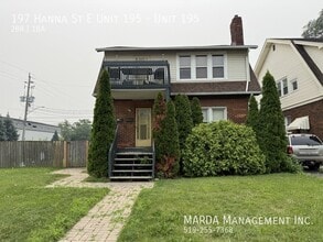 Building Photo - 197 Hanna St E
