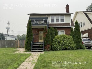 Building Photo - 197 Hanna St E