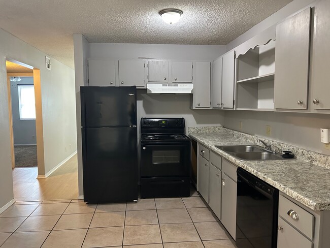 Building Photo - 220 Brooke Lynn Dr