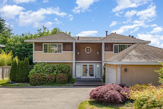 Stunning Lake Sammamish View | 5 Bed, 3 Ba... - Stunning Lake Sammamish View | 5 Bed, 3 Ba... House