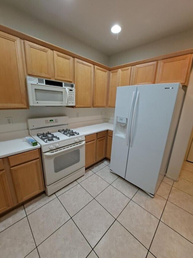 Foto del edificio - 3 br, 2.5 bath House - 6824 Frances Celia Ave