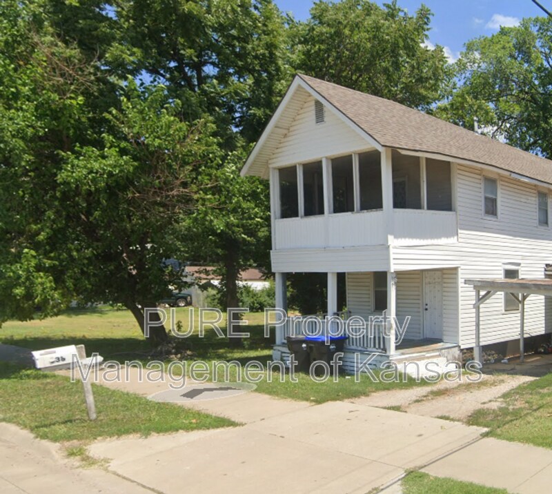 Building Photo - 338 SW Macvicar Ave