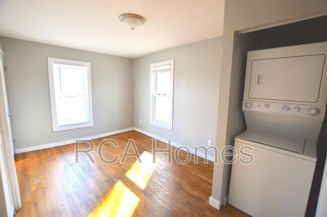 Foto del edificio - 724 E Pleasant Run Parkway North Dr