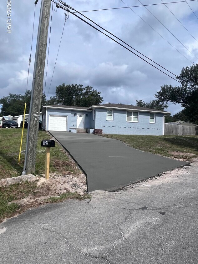 Primary Photo - 122 N Claire Dr