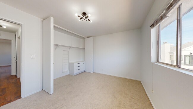 Foto del edificio - 1100 Monterey Blvd