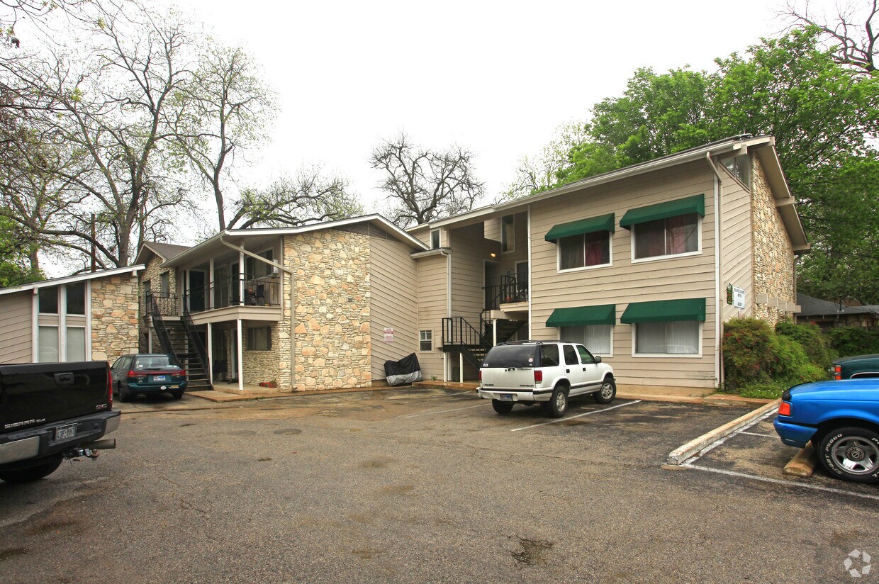 Building Photo - Villa North Apartments