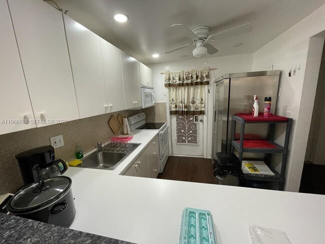 Foto del edificio - 1001 Hillcrest Ct