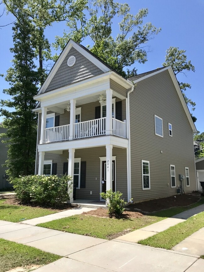 Building Photo - Beautiful Home in West Ashley!