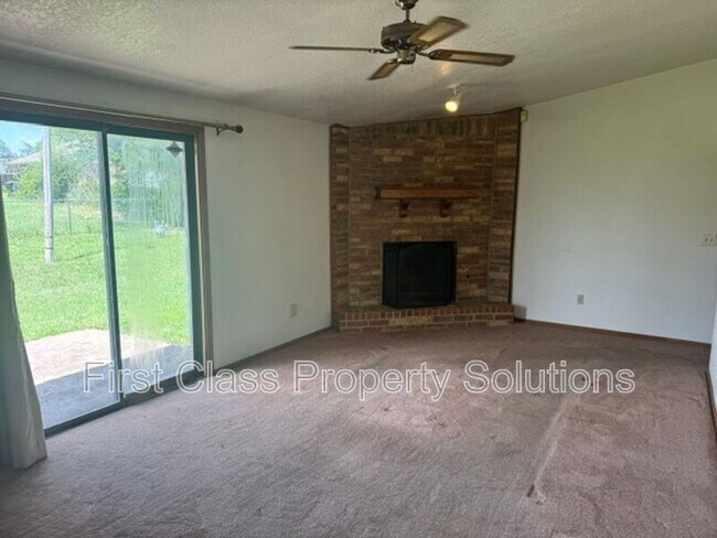 Foto del edificio - 8613 E Parkridge Dr