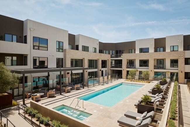 Building Photo - Santal Thousand Oaks