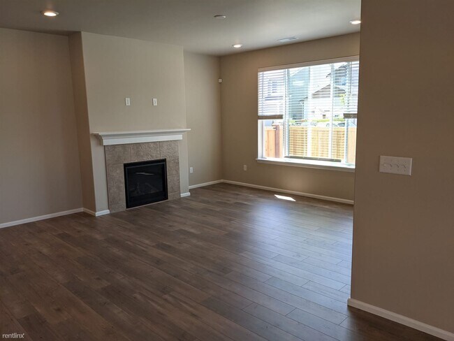 Foto del edificio - 5 br, 3 bath House - 3126 15th Avenue Nort...