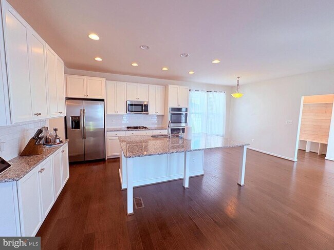 Building Photo - 1071 Coastal Ave