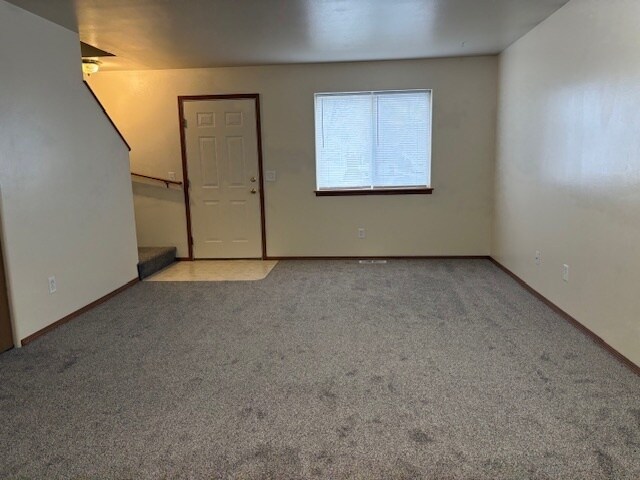 Foto del edificio - Duplex with detached garage