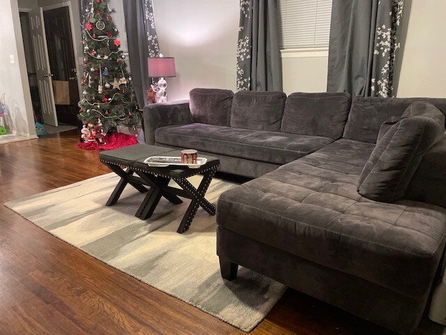 Foto del edificio - 647 Hollywood Ave