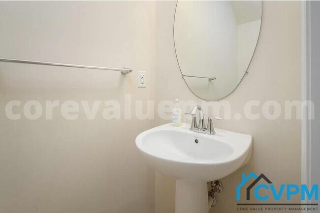 Foto del edificio - 6838 Warfield St