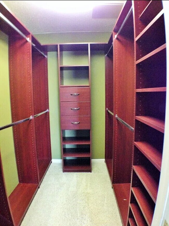 Closet - 315 Bantry Cross