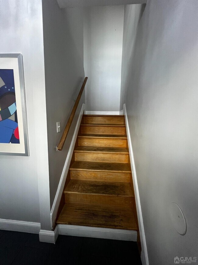 Building Photo - 136 Pearl Pl