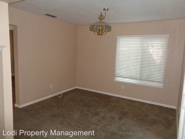 Building Photo - 3 br, 2.5 bath House - 533 SANDPIPER CIRCLE