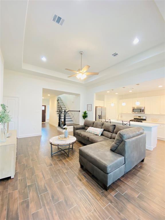 Foto principal - 8301 Livingston St