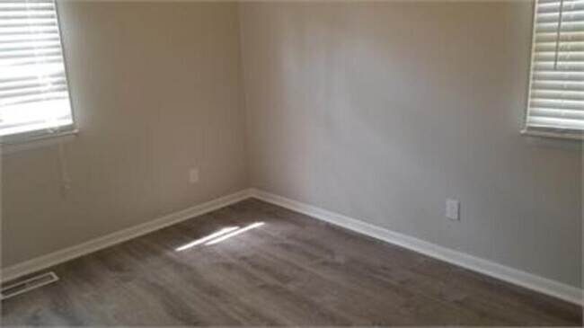 Building Photo - 3903 Pineneedle Dr