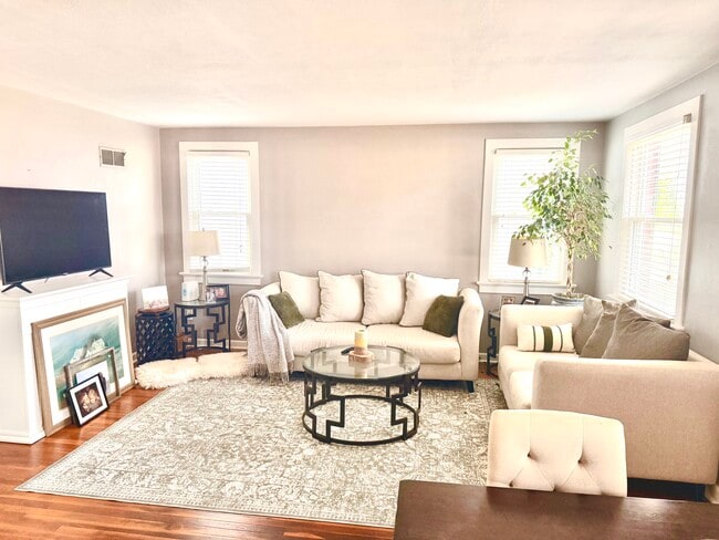 Foto del edificio - 320 Fairway Ln