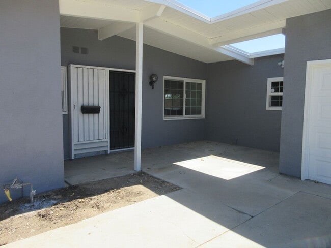 Building Photo - 10818 Paso Robles Ave