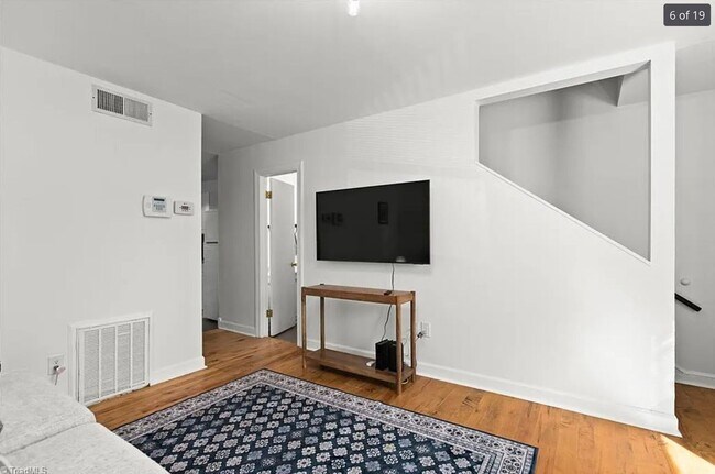 Foto del edificio - 2 bedroom/1.5 bathroom townhome in Ardmore