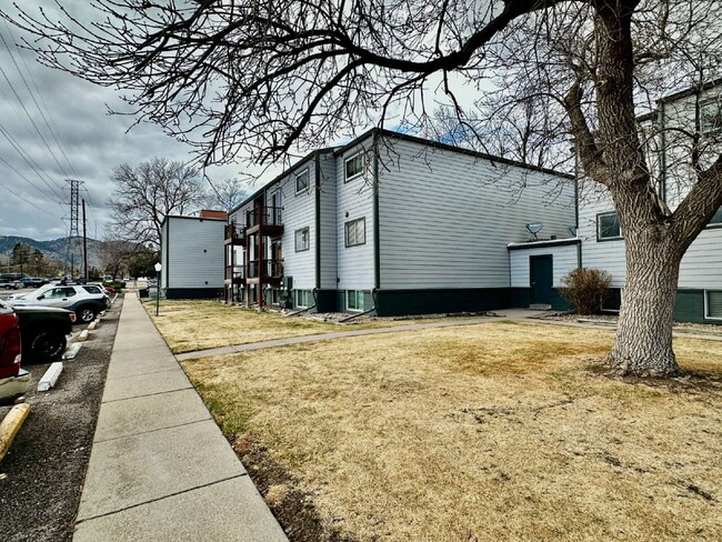 Building Photo - **MOVE IN SPECIAL - FIRST MONTH'S RENT FREE!!**  "Charming 2-Bed Condo in Golden, CO - Cozy Living!"