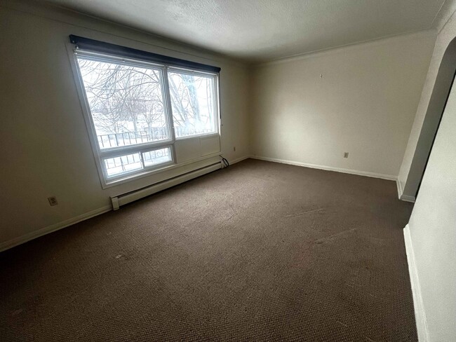 Building Photo - 465 Broadway St