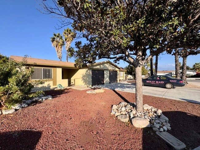 Building Photo - Charming 2 Bedroom Home in 55+ Valle Hermosa Community for Lease!