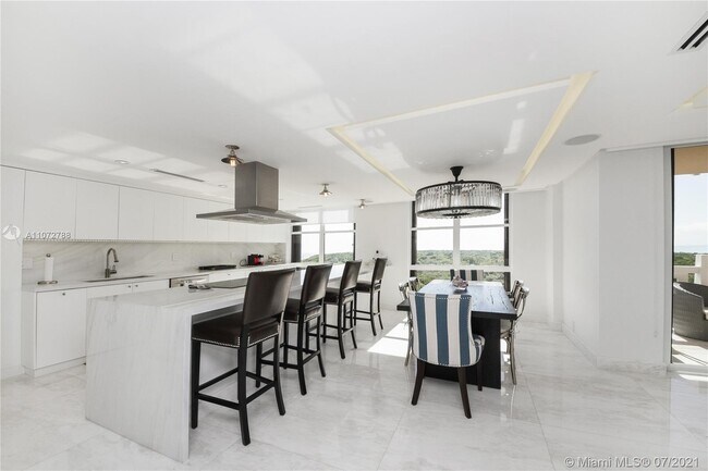 Building Photo - 1111 Crandon Blvd