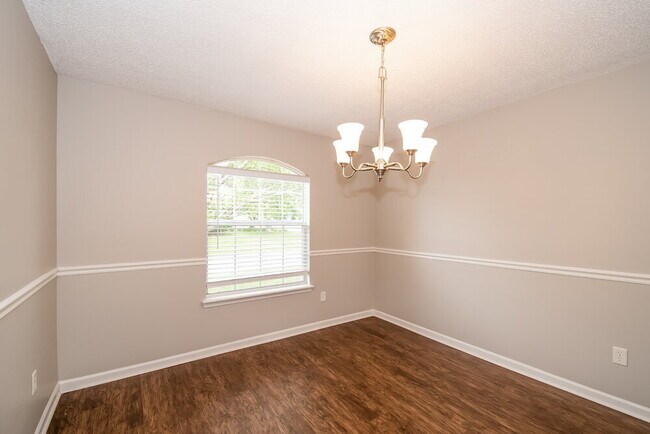 Foto del edificio - 3429 Caroline Ridge Ln E