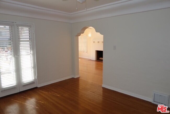 Building Photo - 1104 N Maryland Ave