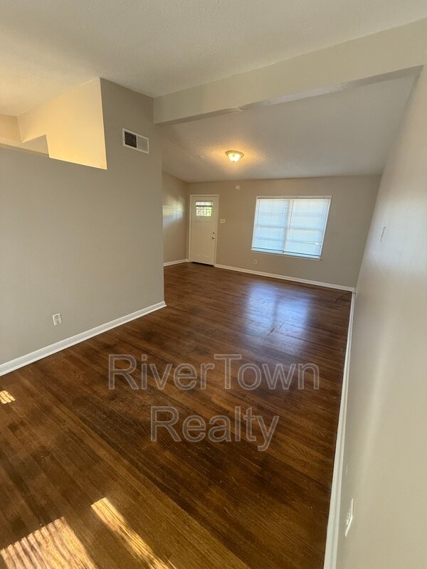 Foto del edificio - 3645 Hendricks Cove