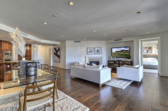 Foto del edificio - 7181 Camelback Rd