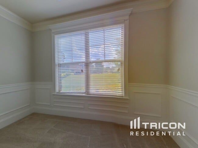 Building Photo - 349 Oatgrass Dr
