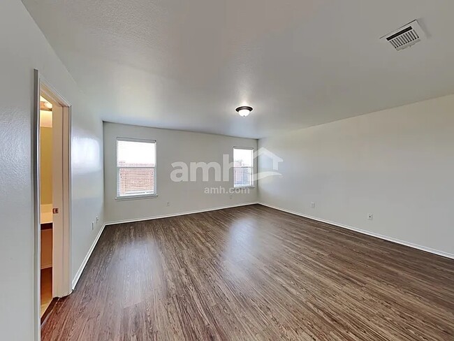 Foto del edificio - 42 Larkspur Dr