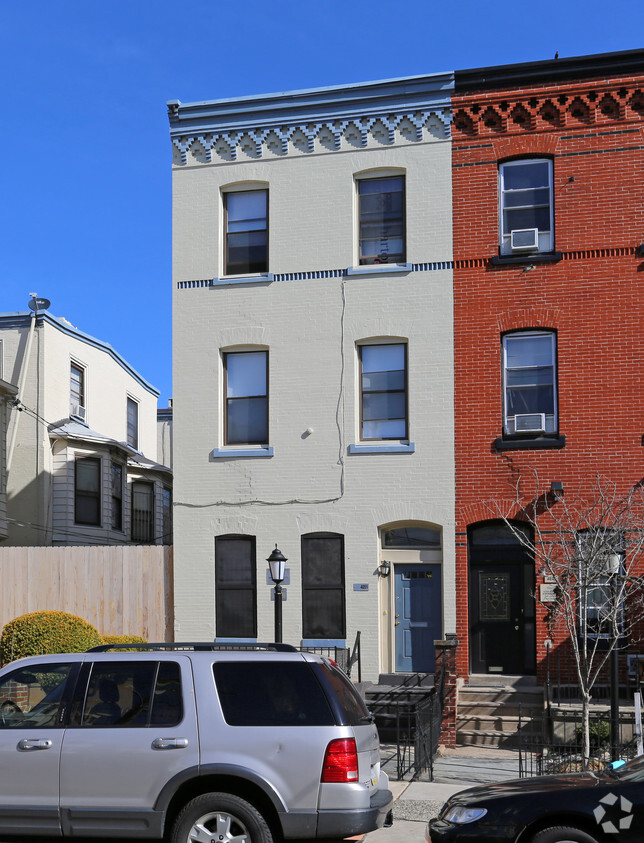 Building Photo - 4051 Locust St