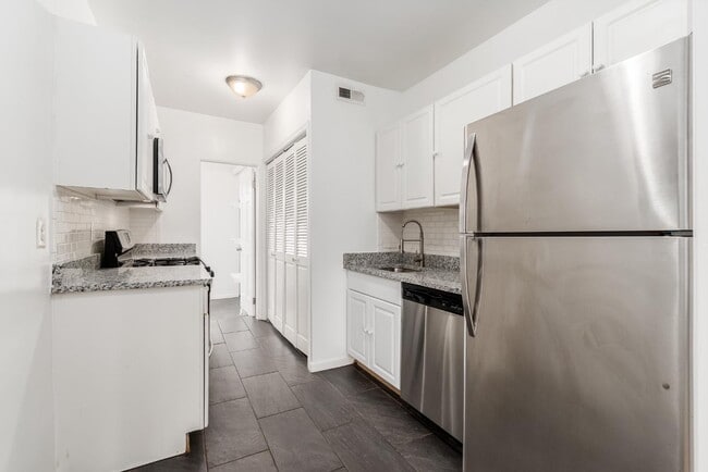 Photo - 1621 F St NE Apartment